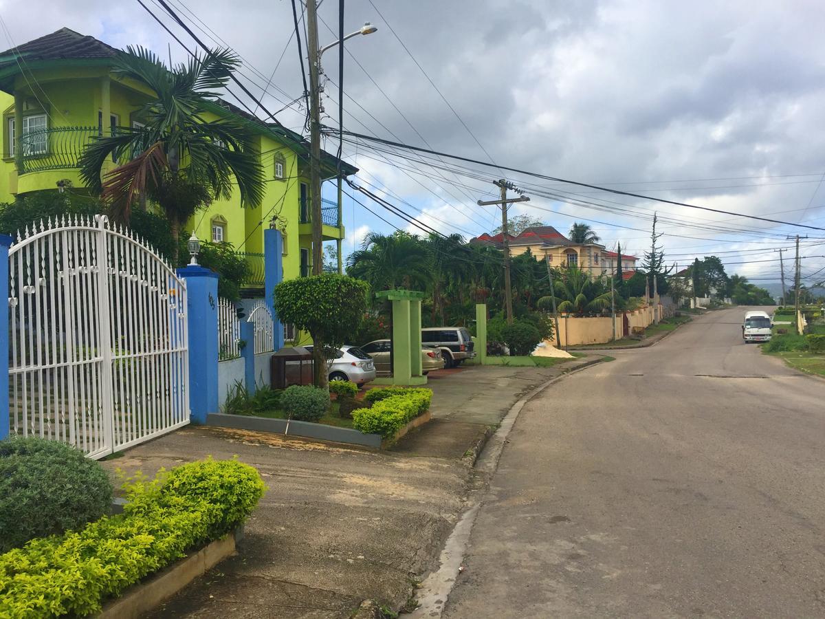 Yaad Hostel Montego Bay Extérieur photo