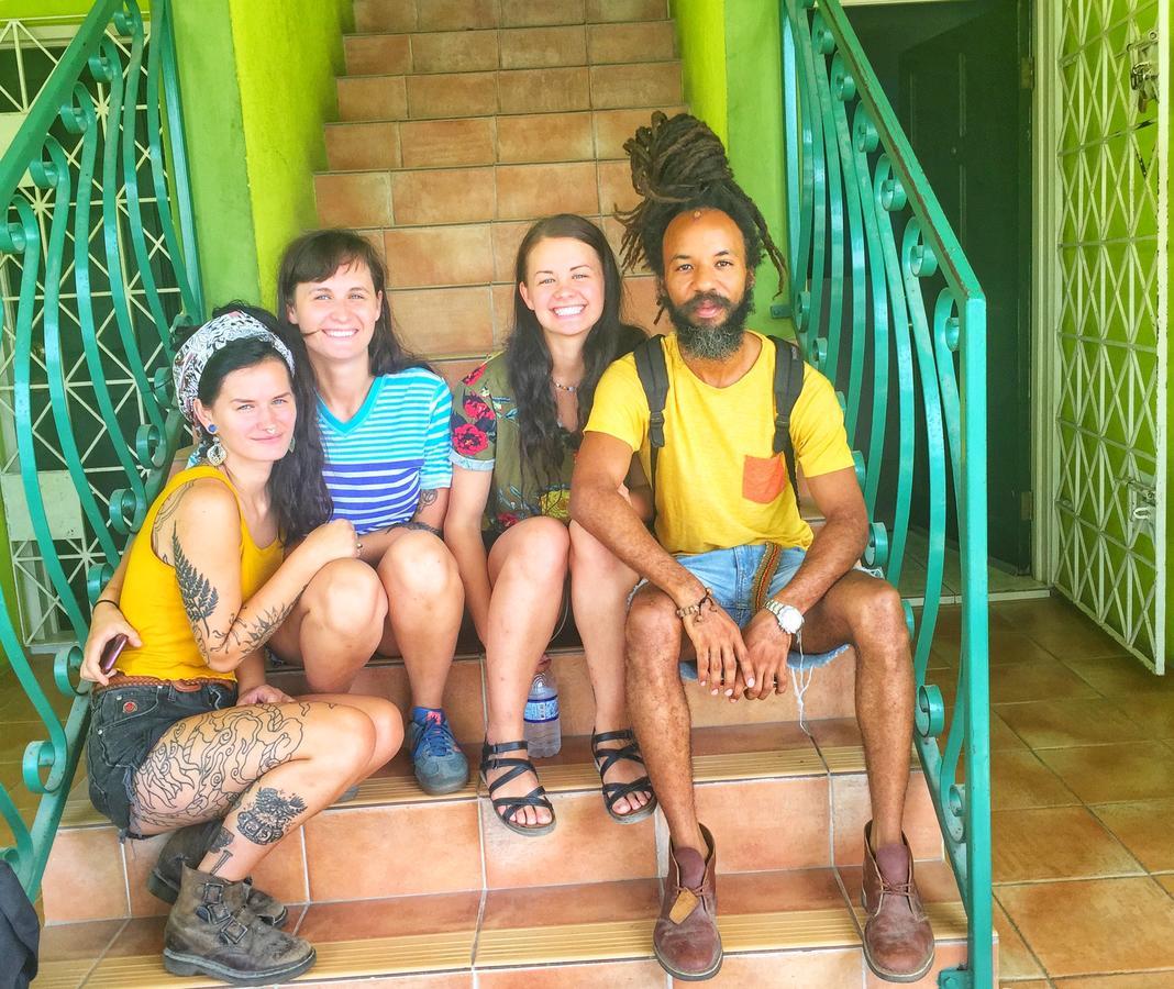 Yaad Hostel Montego Bay Extérieur photo