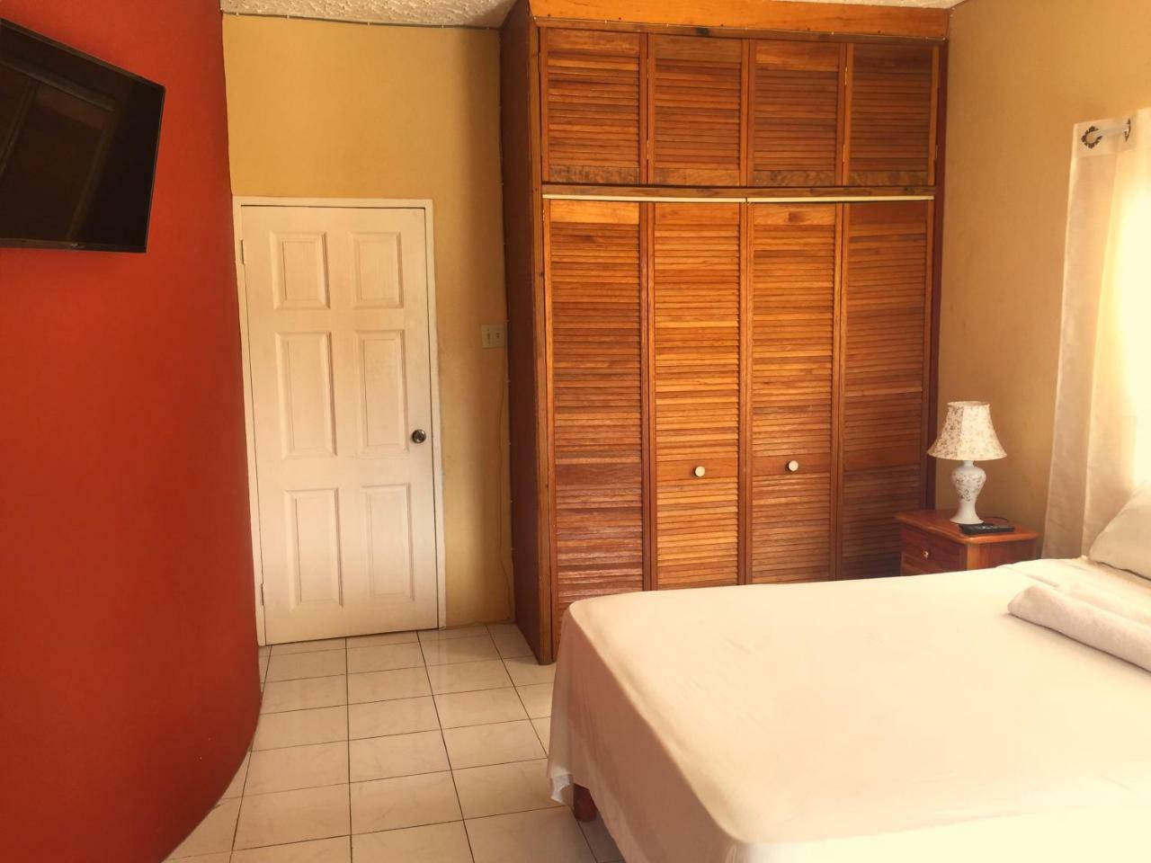 Yaad Hostel Montego Bay Extérieur photo